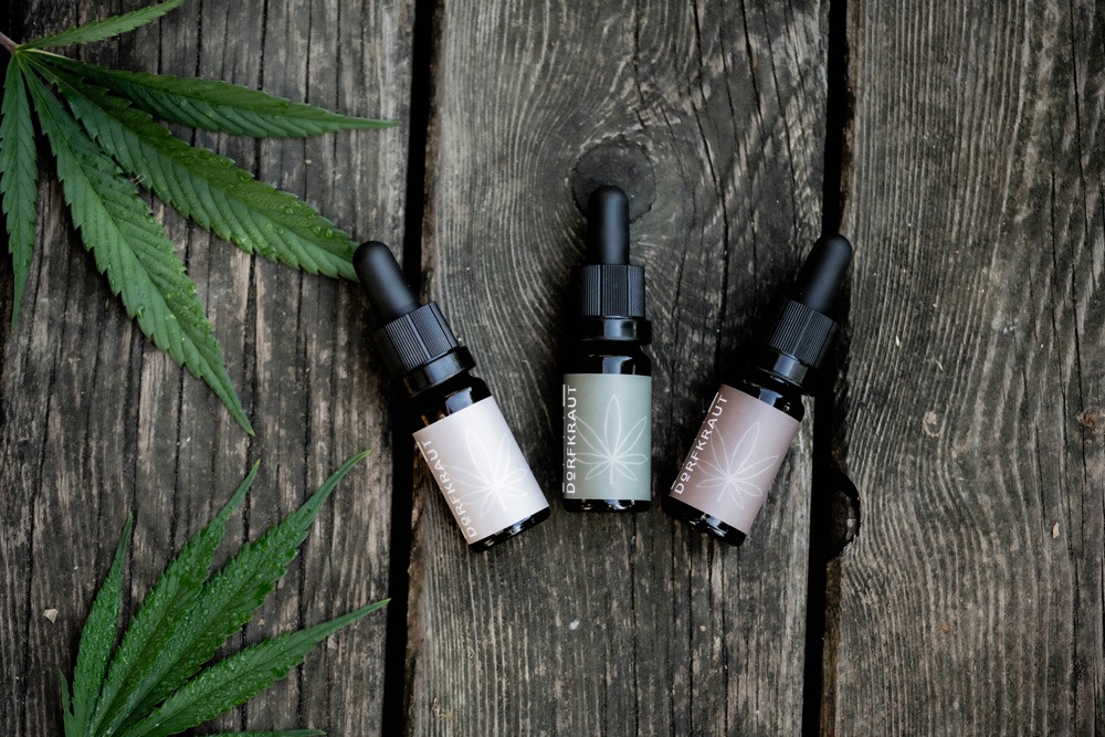 CBD-Öle von Dorfkraut, mit natürlichem Hanf aus Wallmersdorf. Hochwertiges Vollspektrum-Produkt für natürliche Entspannung und Wohlbefinden